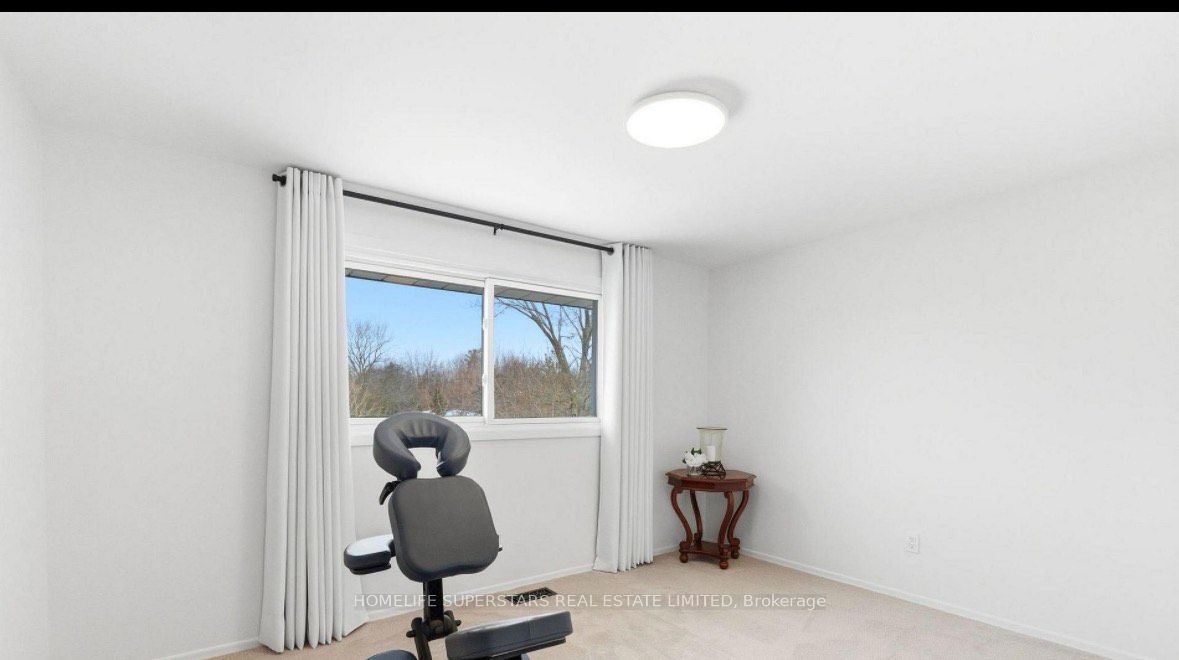 581 Arnhem Drive Property Photo 7