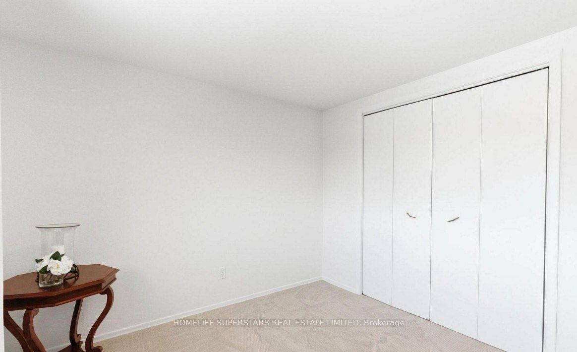 581 Arnhem Drive Property Photo 8