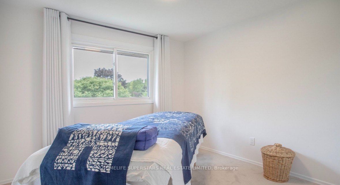 581 Arnhem Drive Property Photo 10