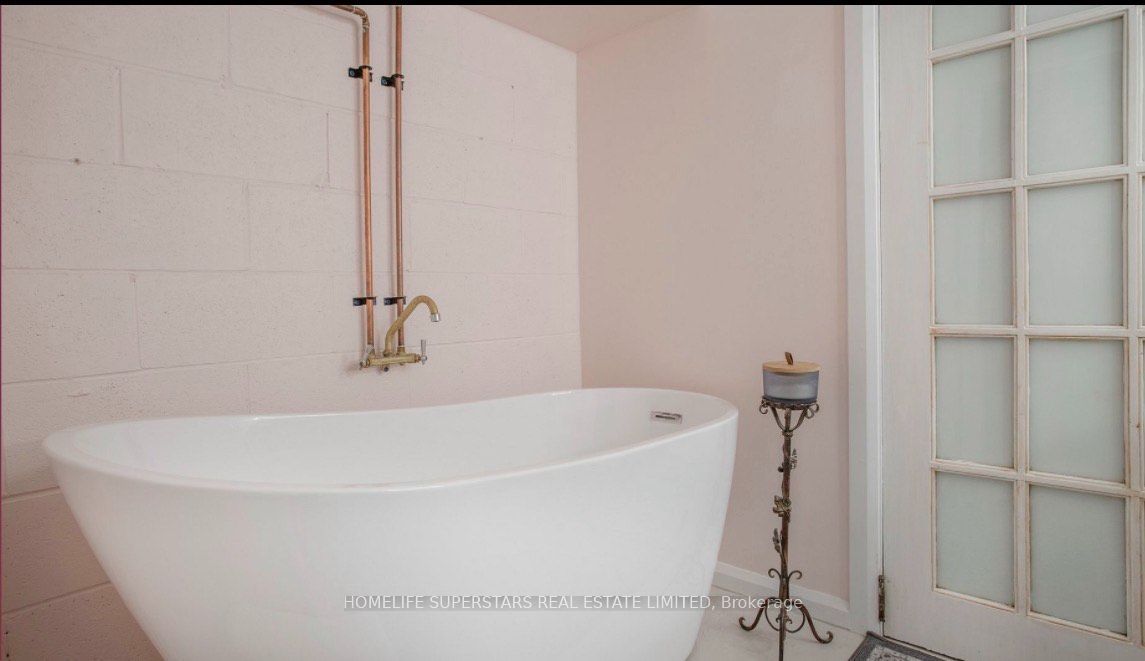 581 Arnhem Drive Property Photo 13