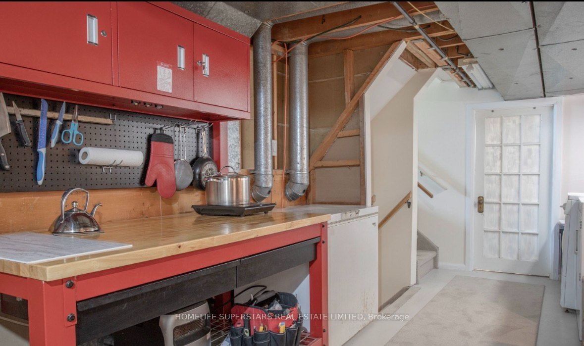581 Arnhem Drive Property Photo 17