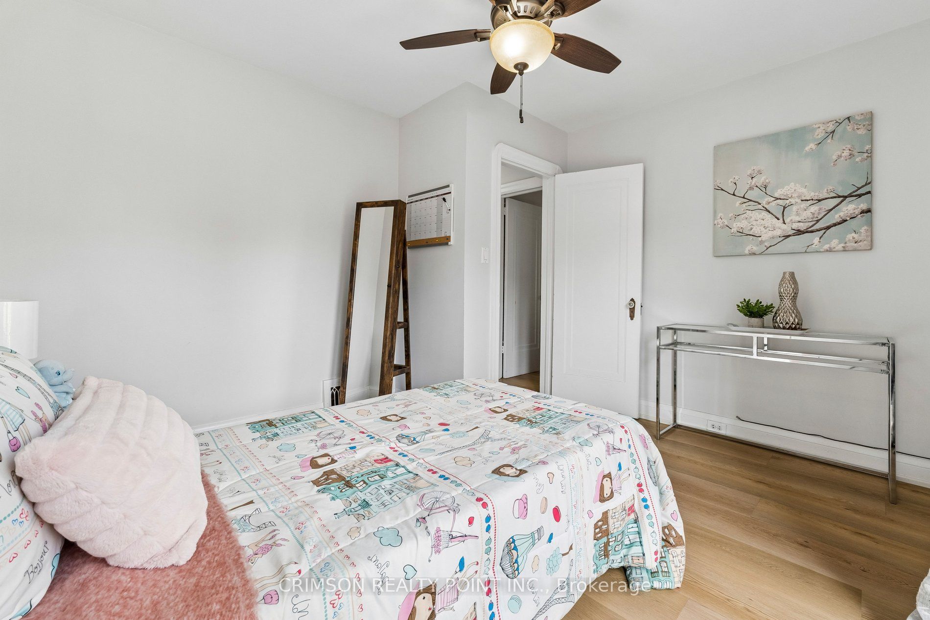 503 Athol Street E Property Photo 24