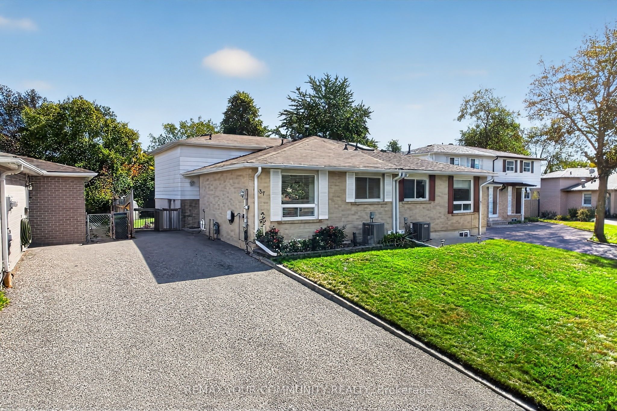 37 Coxworth Crescent Property Photo 1