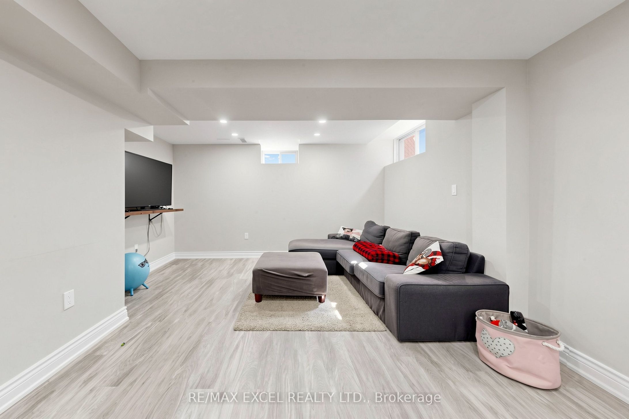16 Stockell Crescent Property Photo 40