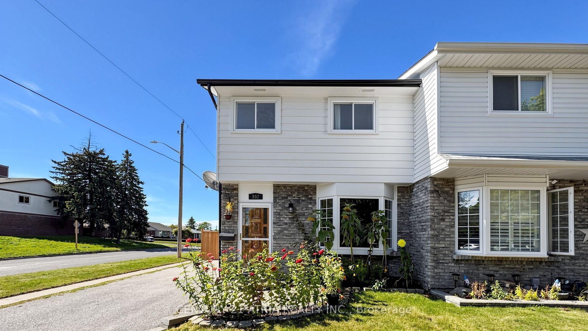 982 Renfrew Court Property Photo 1