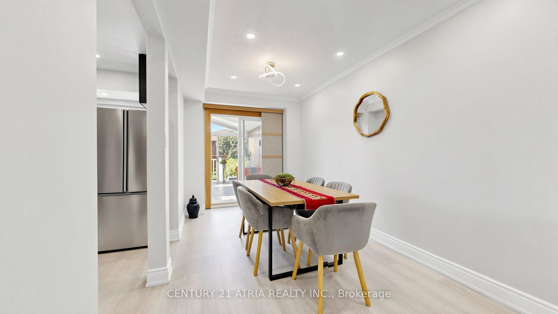 982 Renfrew Court Property Photo 7