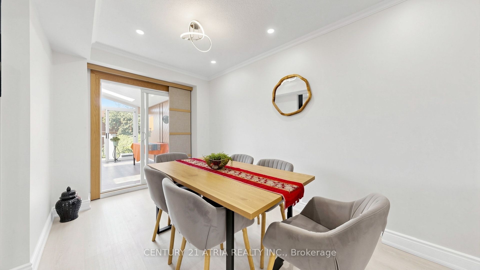 982 Renfrew Court Property Photo 8