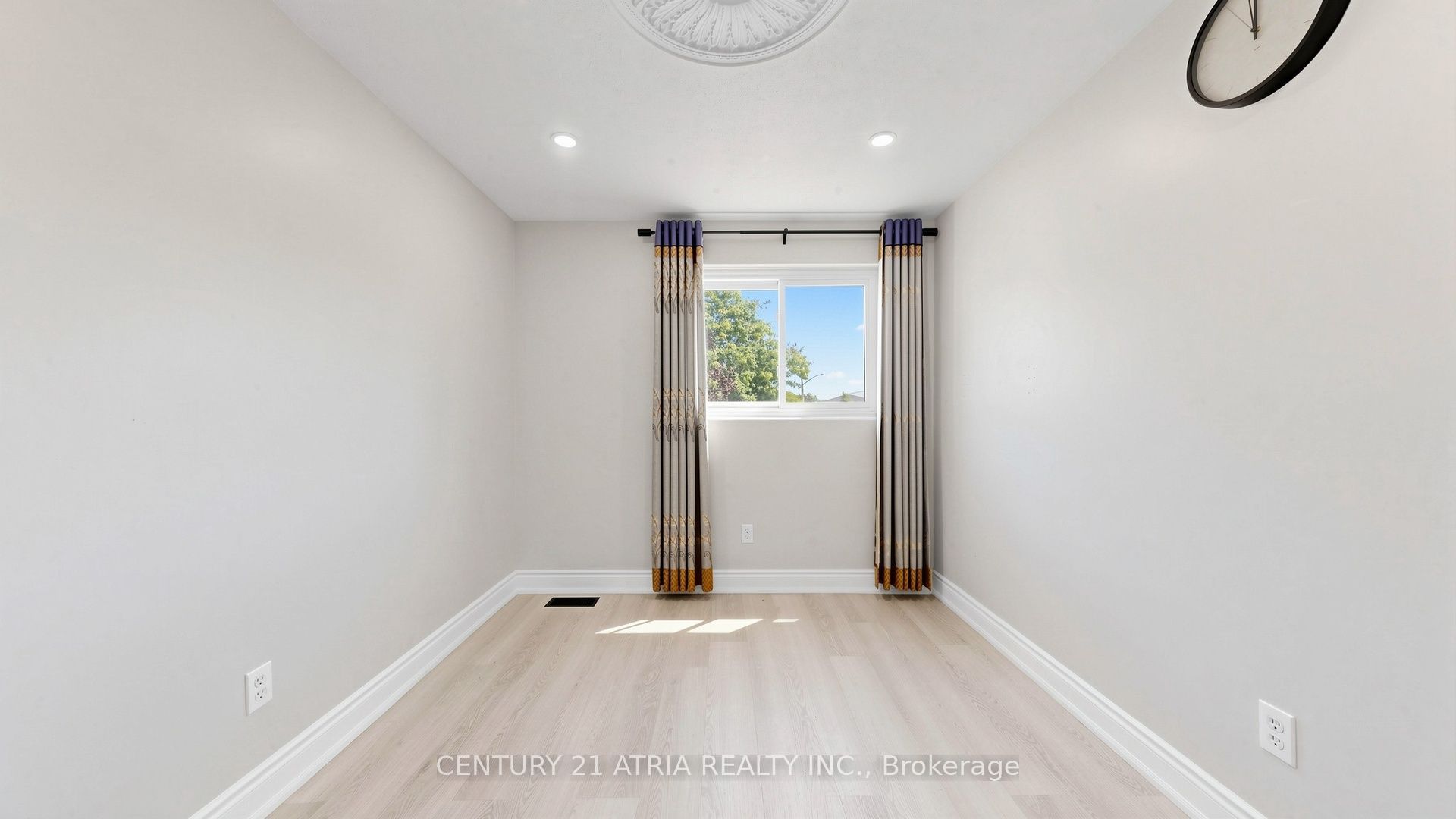 982 Renfrew Court Property Photo 24