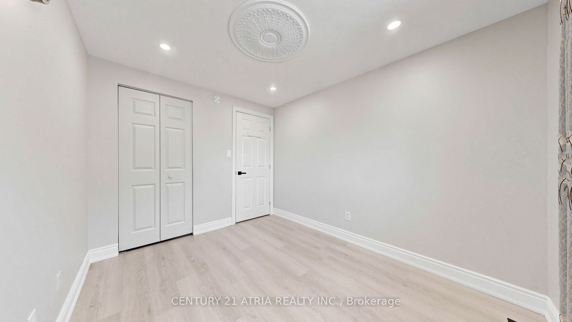 982 Renfrew Court Property Photo 26