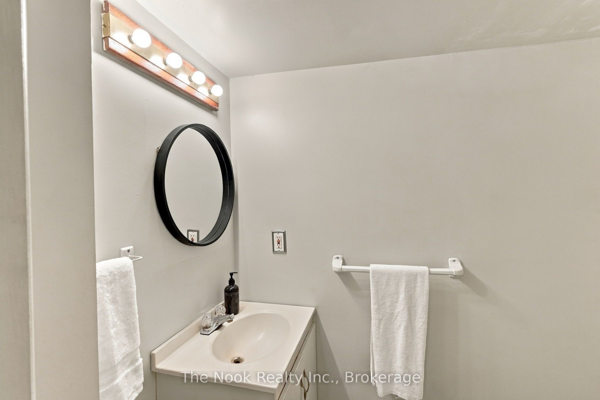 27 Field Crescent Property Photo 29