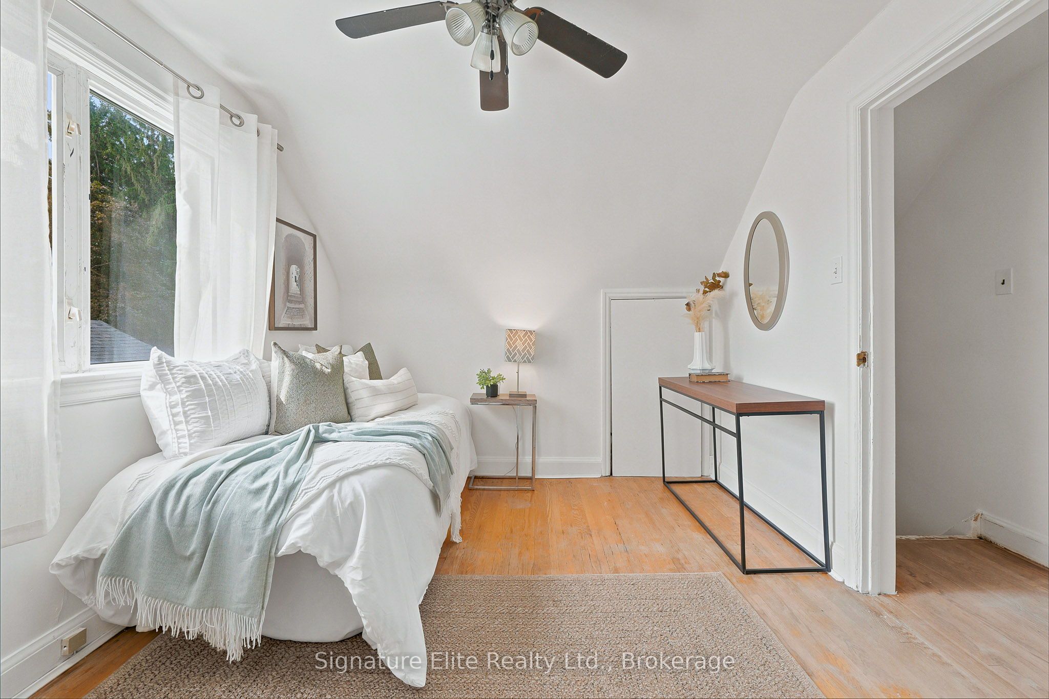 76 Harewood Avenue Property Photo 23