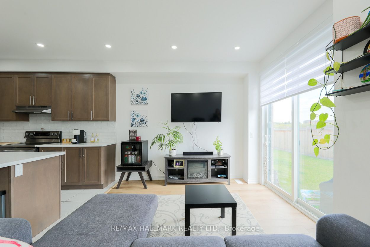 1090 Lockie Drive Property Photo 8