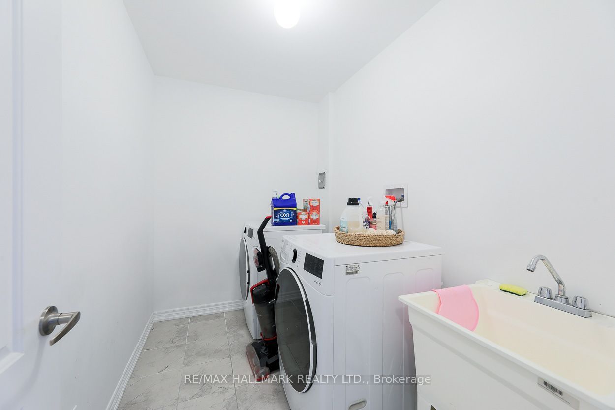 1090 Lockie Drive Property Photo 17