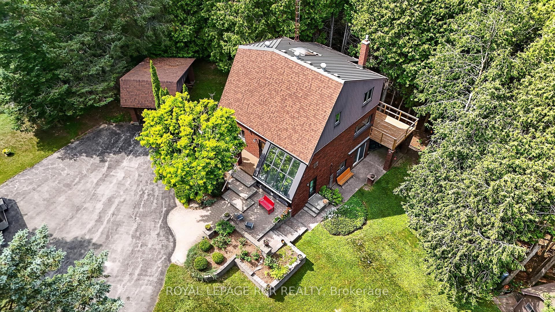 502 Townline Road Property Photo 2