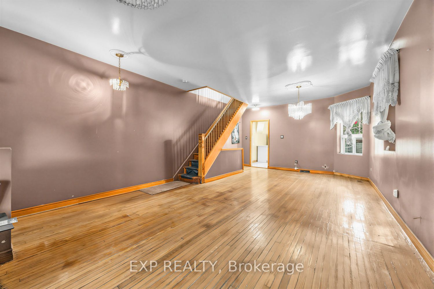 511 Carlaw Avenue Property Photo 1