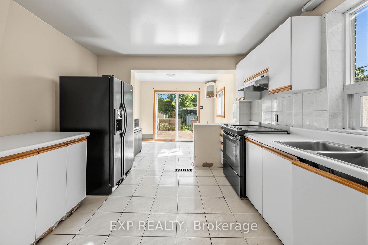 511 Carlaw Avenue Property Photo 4