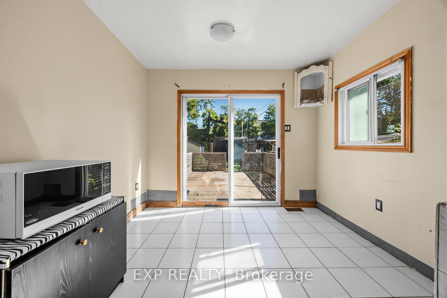 511 Carlaw Avenue Property Photo 6