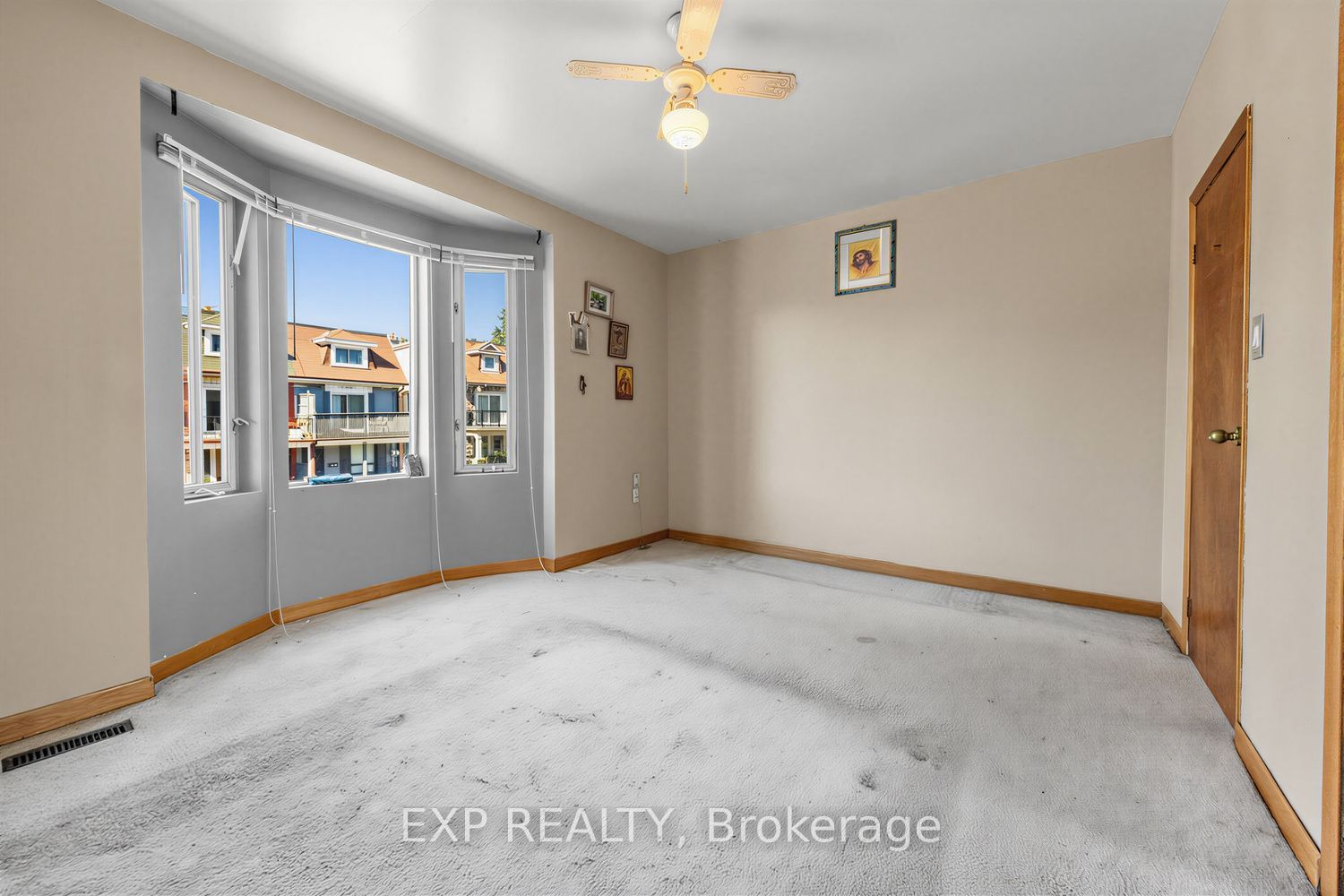 511 Carlaw Avenue Property Photo 9