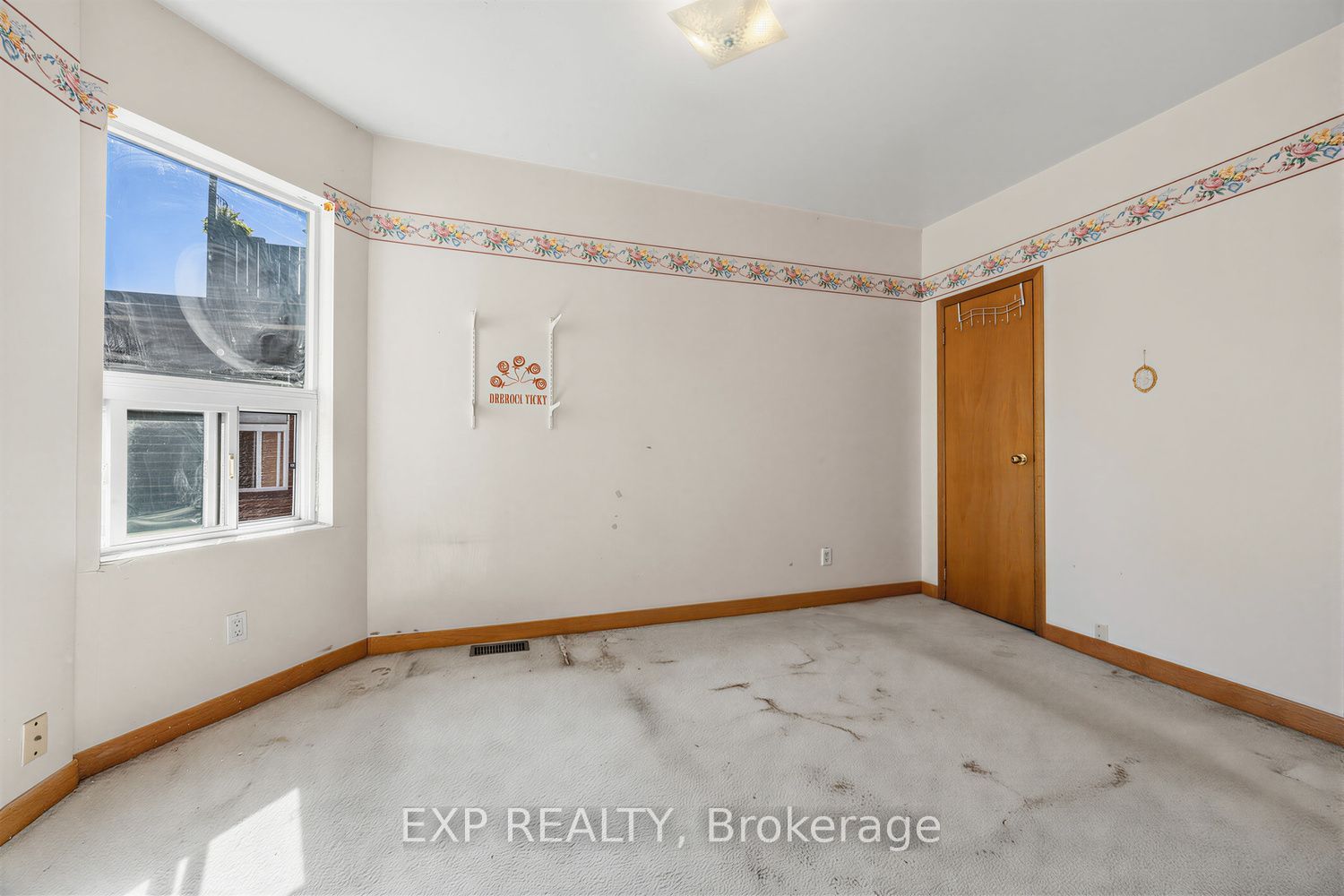511 Carlaw Avenue Property Photo 10