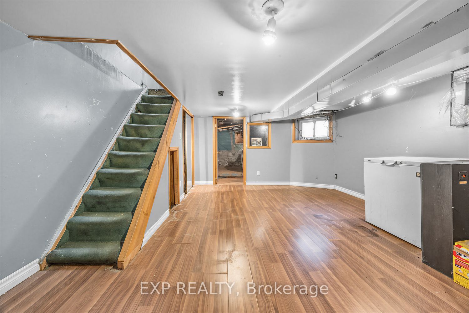 511 Carlaw Avenue Property Photo 16