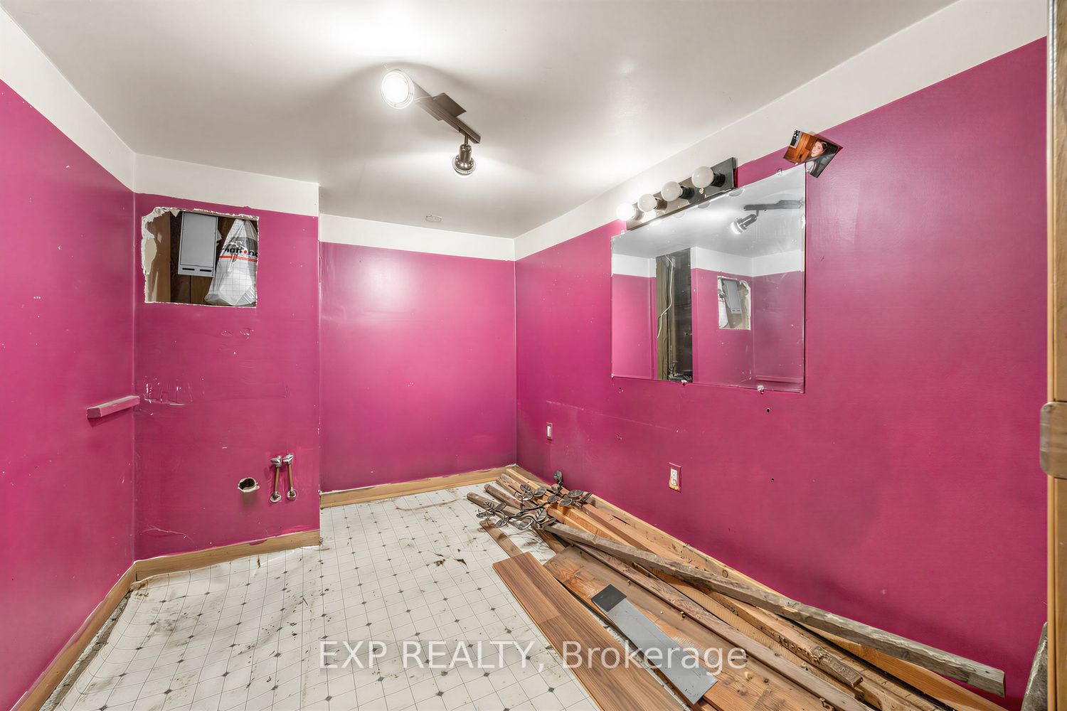 511 Carlaw Avenue Property Photo 17