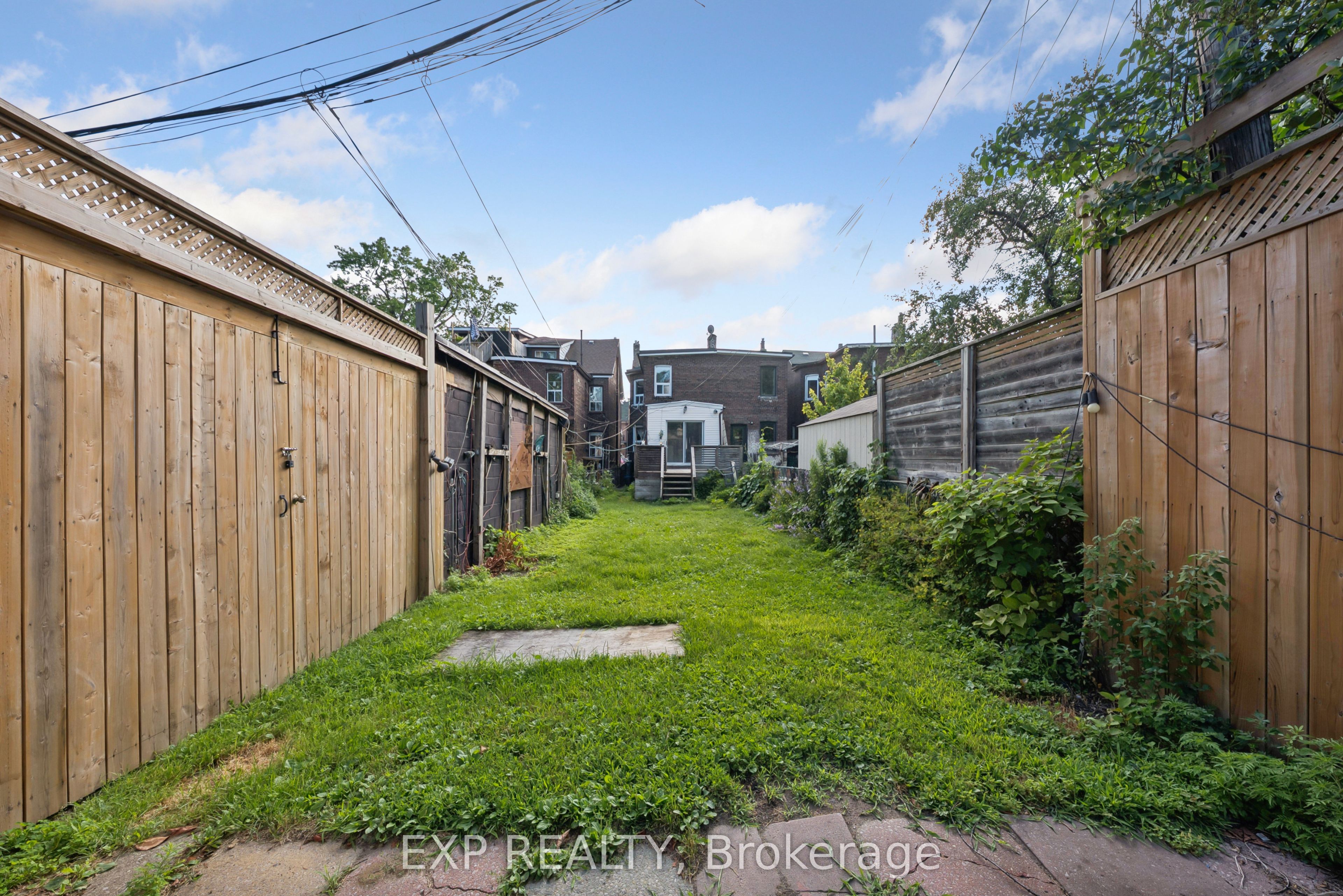 511 Carlaw Avenue Property Photo 28