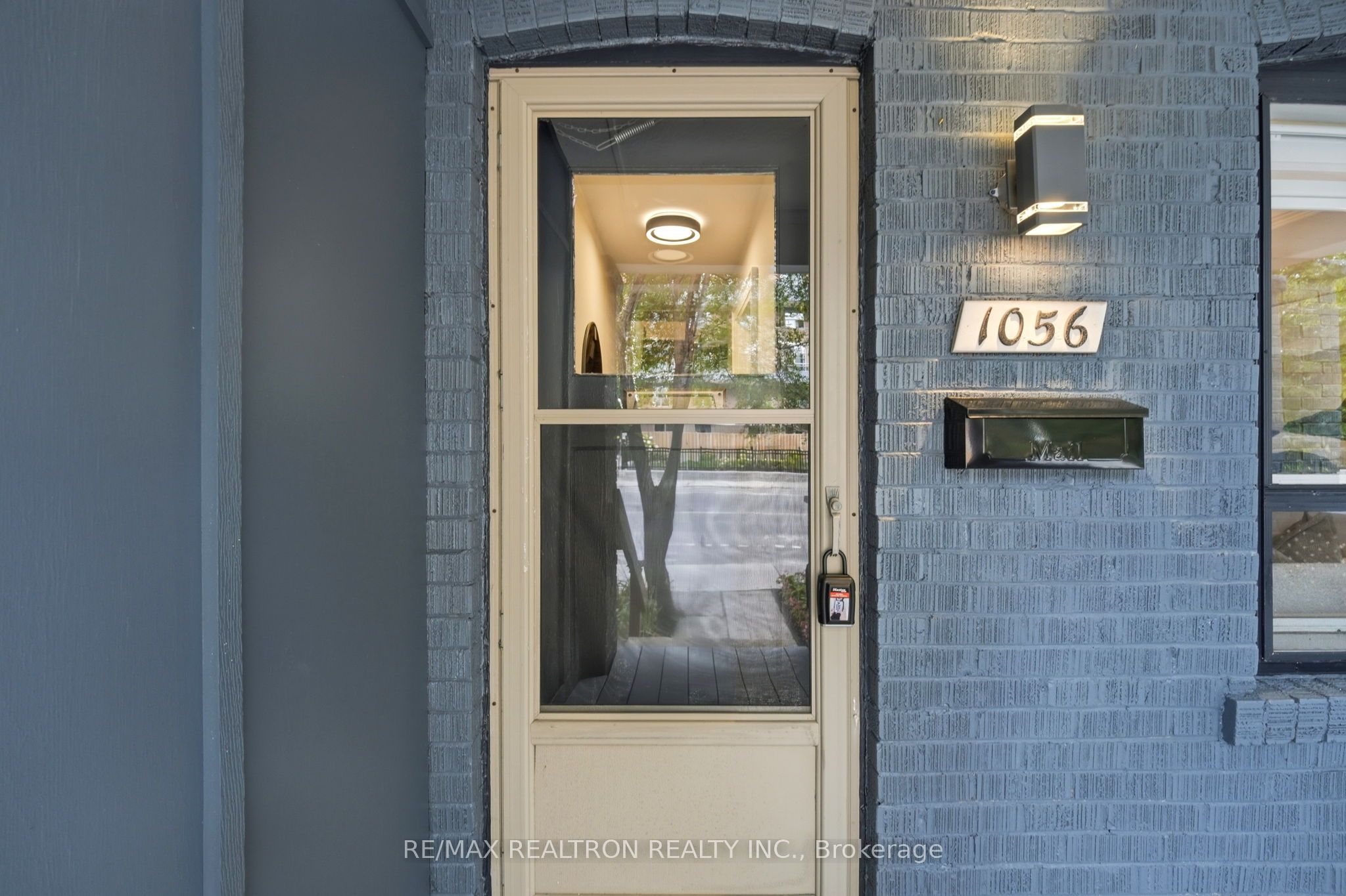 1056 Woodbine Avenue W Property Photo 3