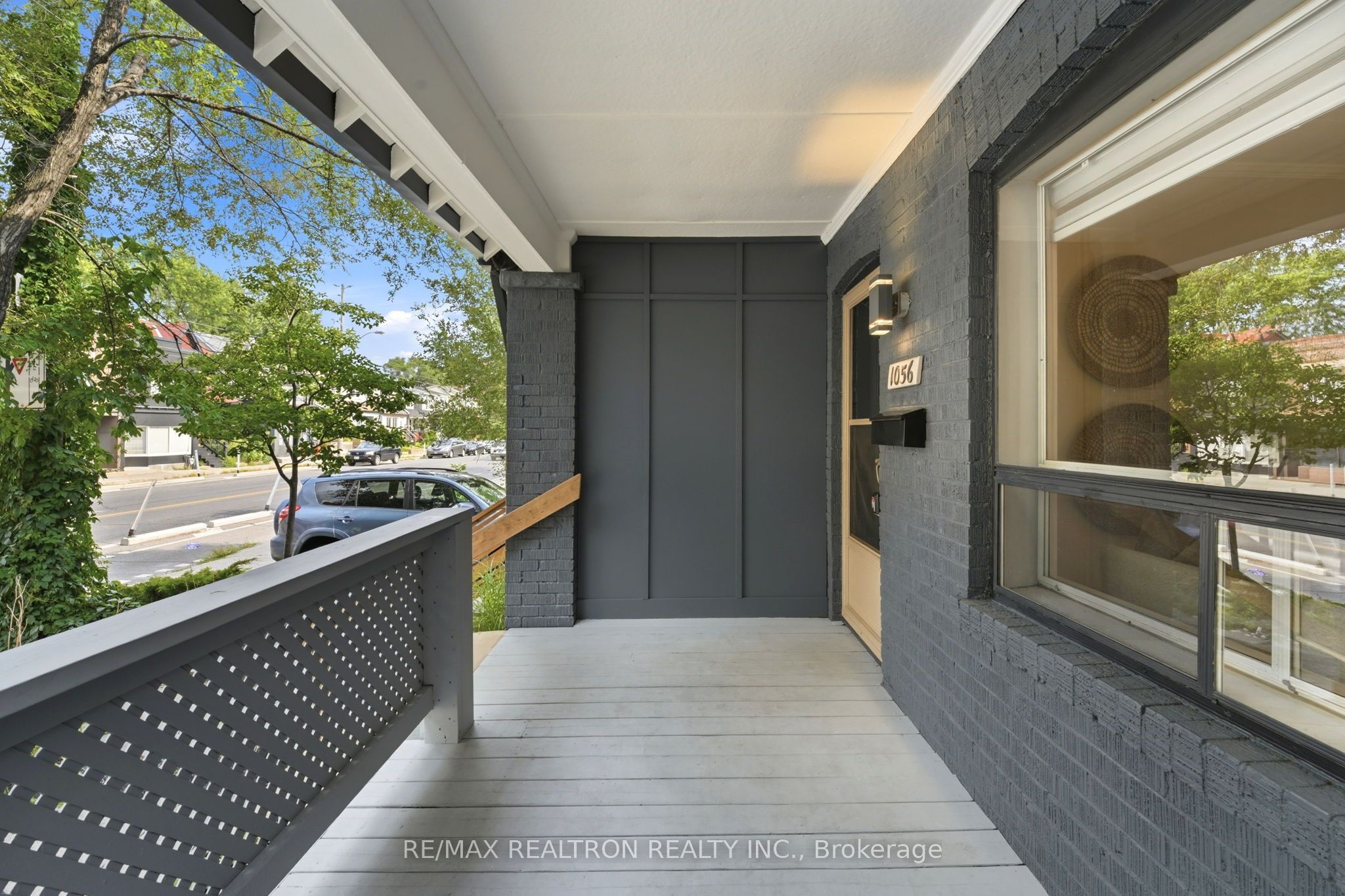 1056 Woodbine Avenue W Property Photo 4