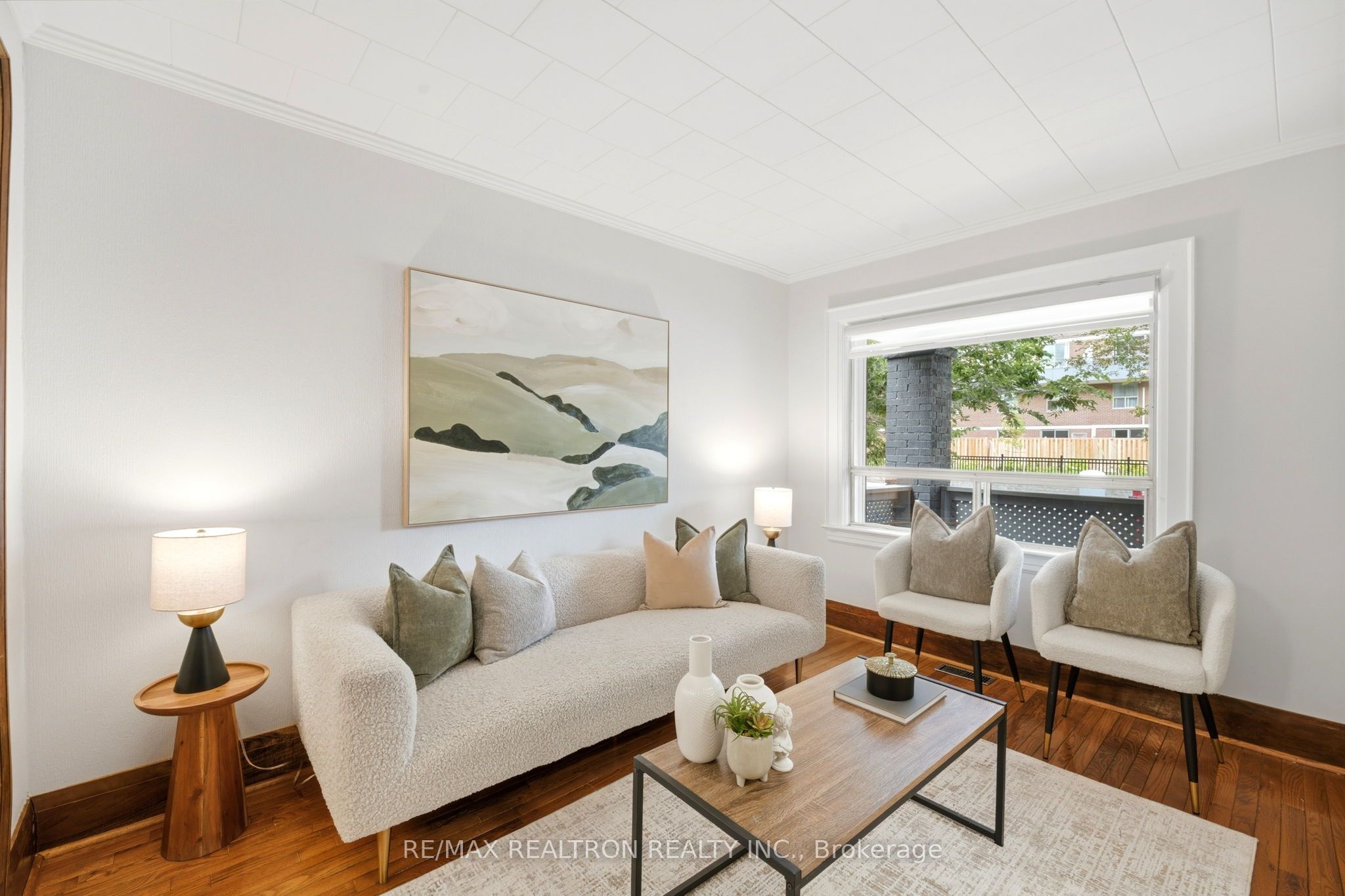 1056 Woodbine Avenue W Property Photo 6