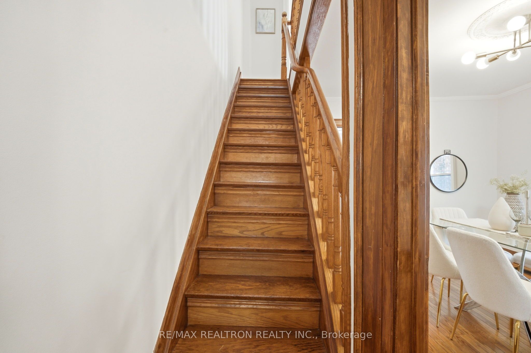 1056 Woodbine Avenue W Property Photo 17