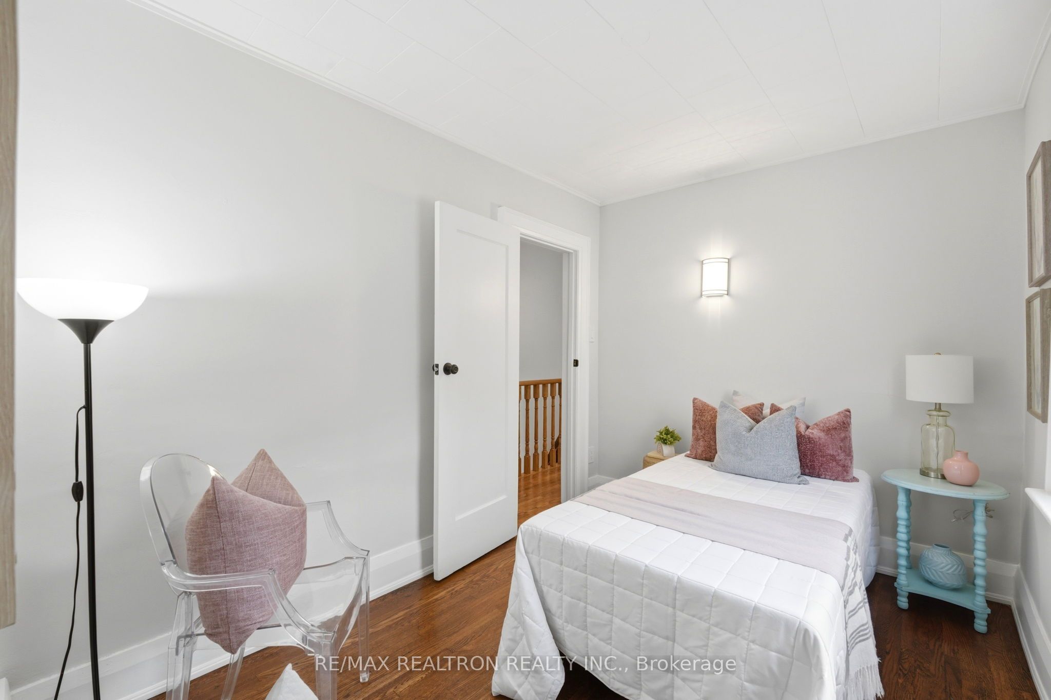 1056 Woodbine Avenue W Property Photo 19