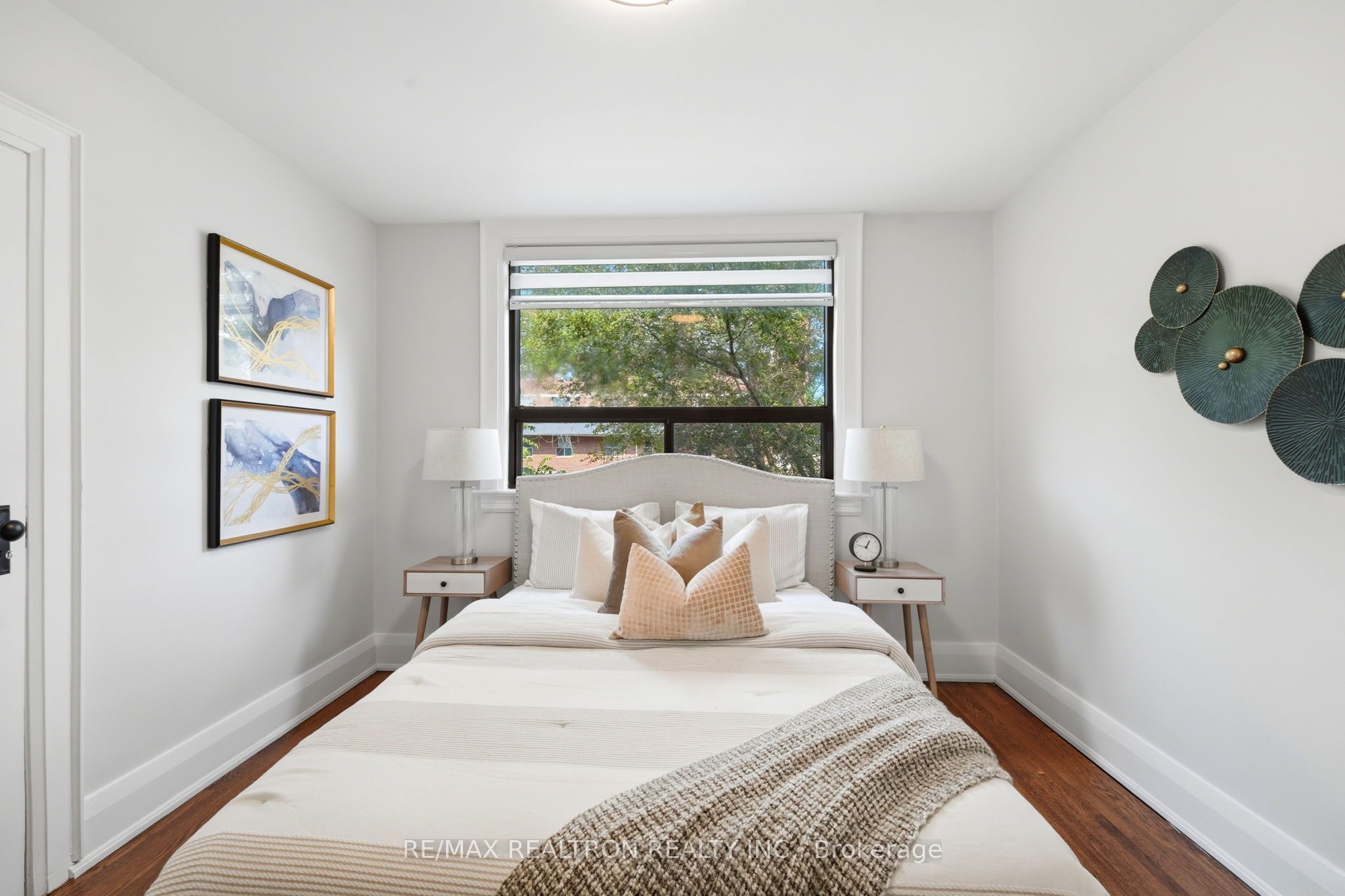 1056 Woodbine Avenue W Property Photo 20