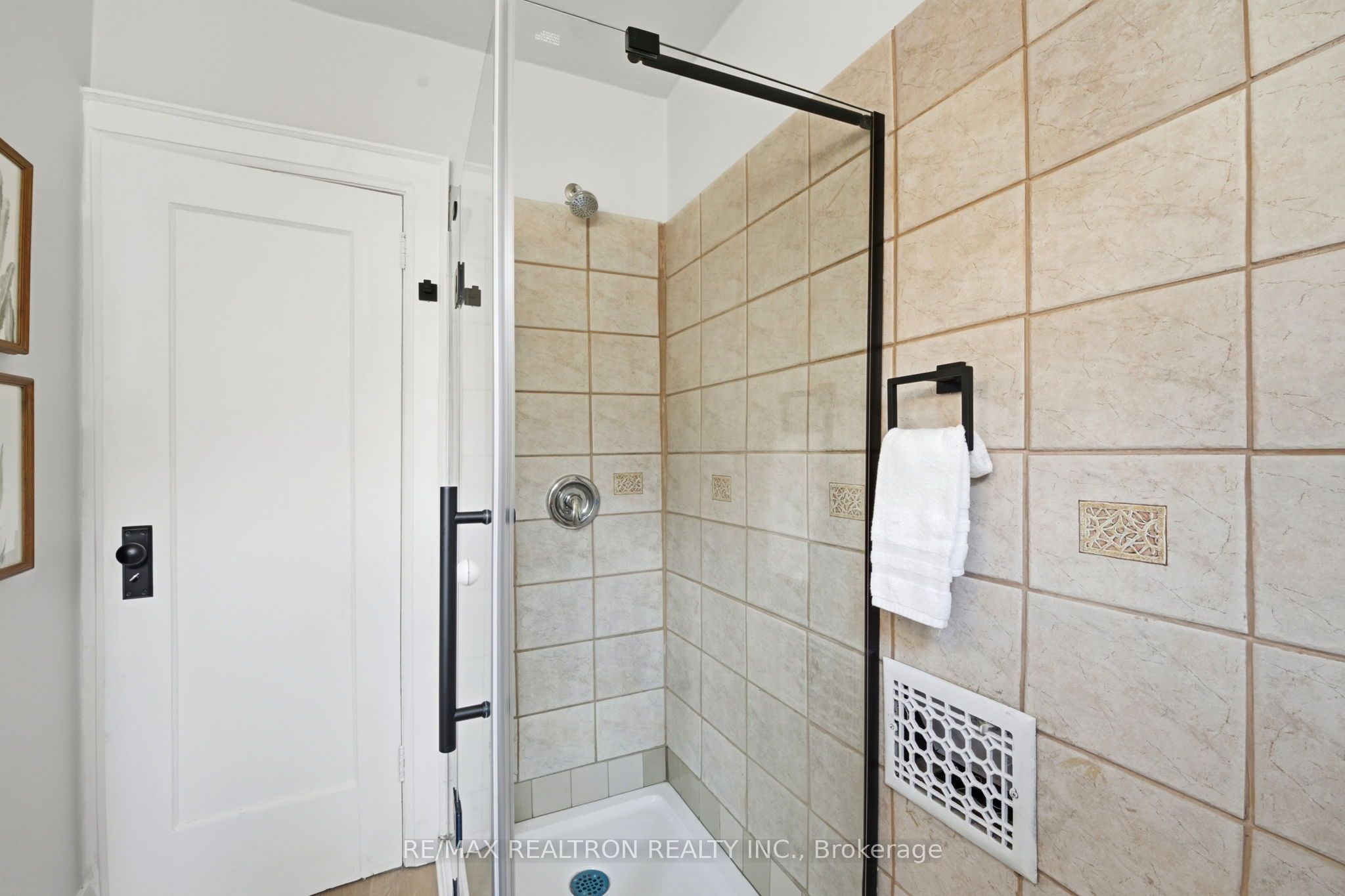 1056 Woodbine Avenue W Property Photo 25