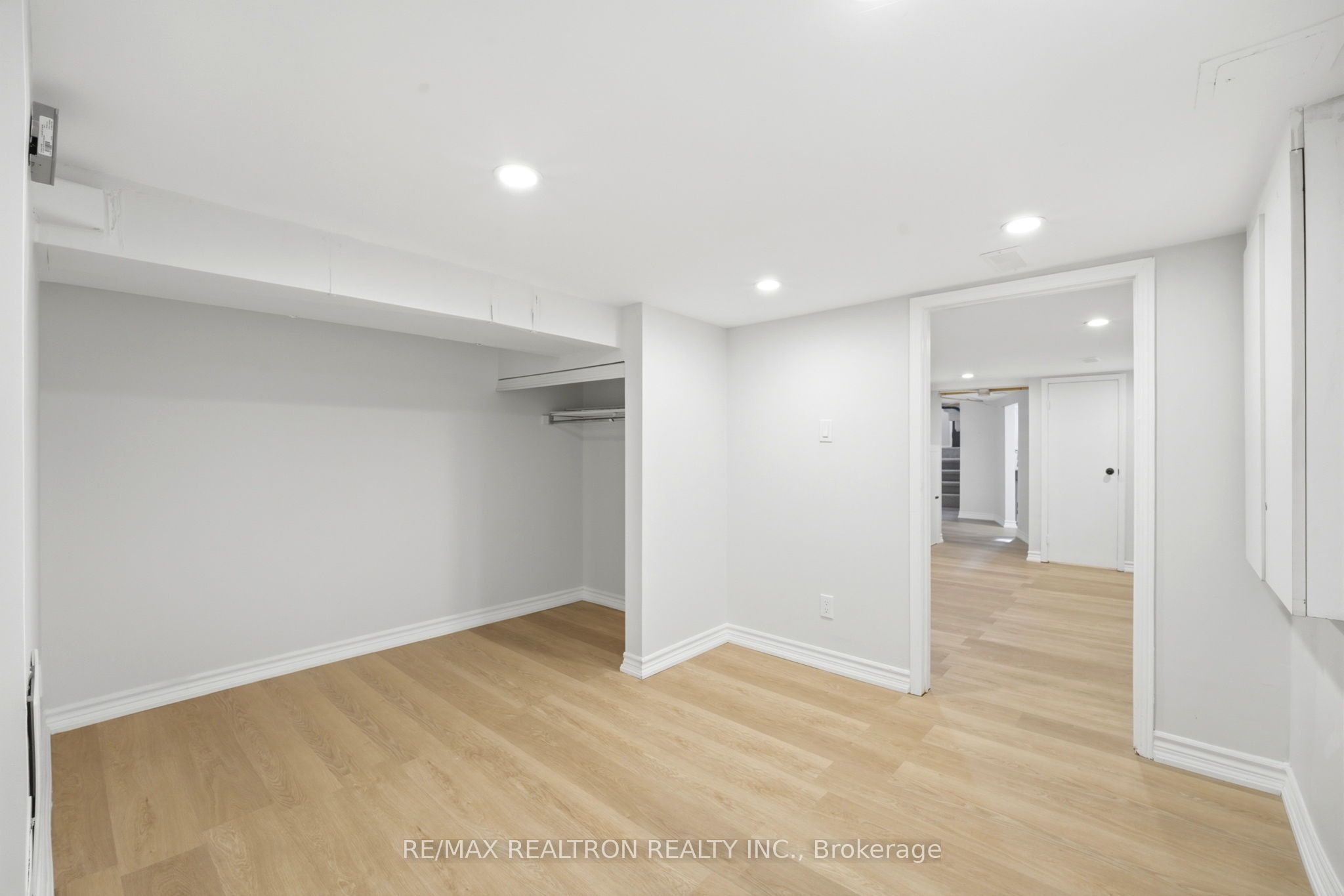 1056 Woodbine Avenue W Property Photo 36
