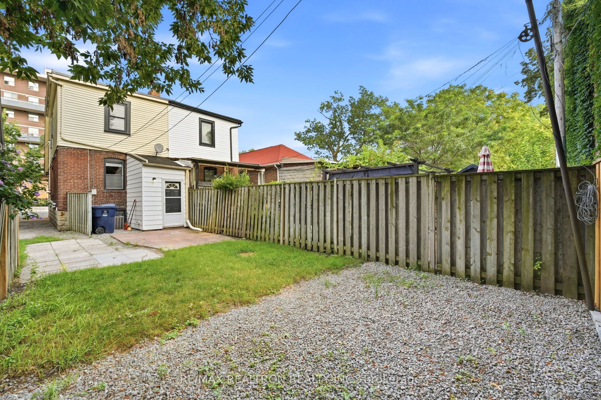 1056 Woodbine Avenue W Property Photo 40