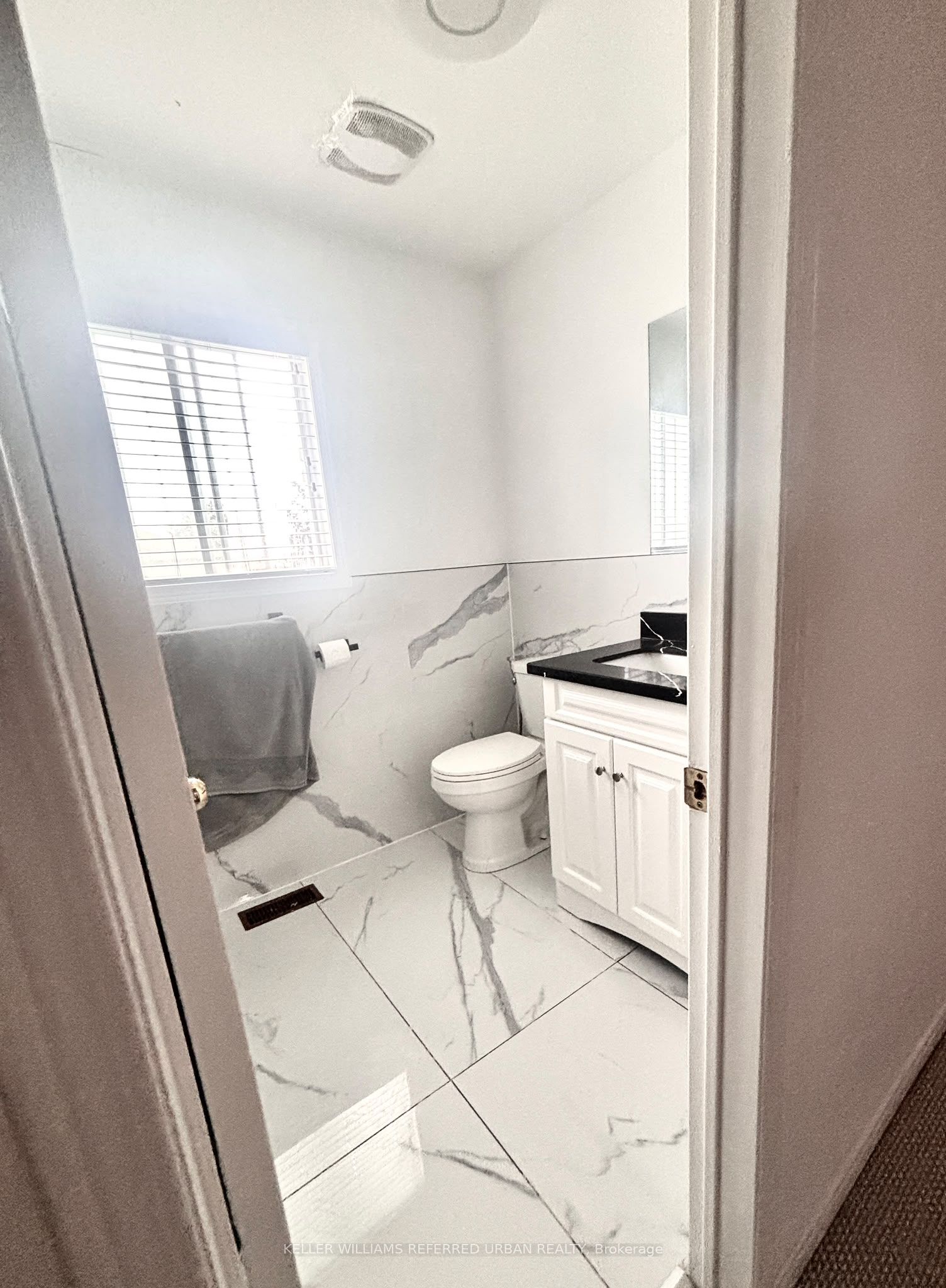 24 Holmes Crescent Property Photo 14