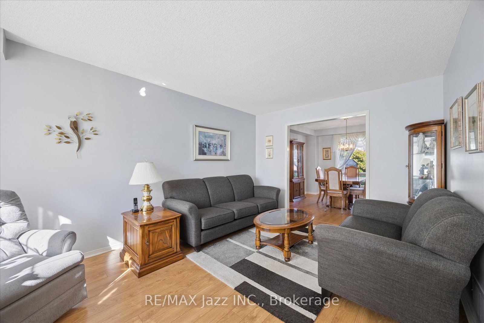 894 Grandview Street N Property Photo 5