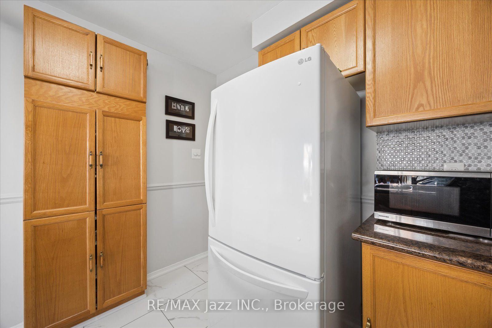 894 Grandview Street N Property Photo 12