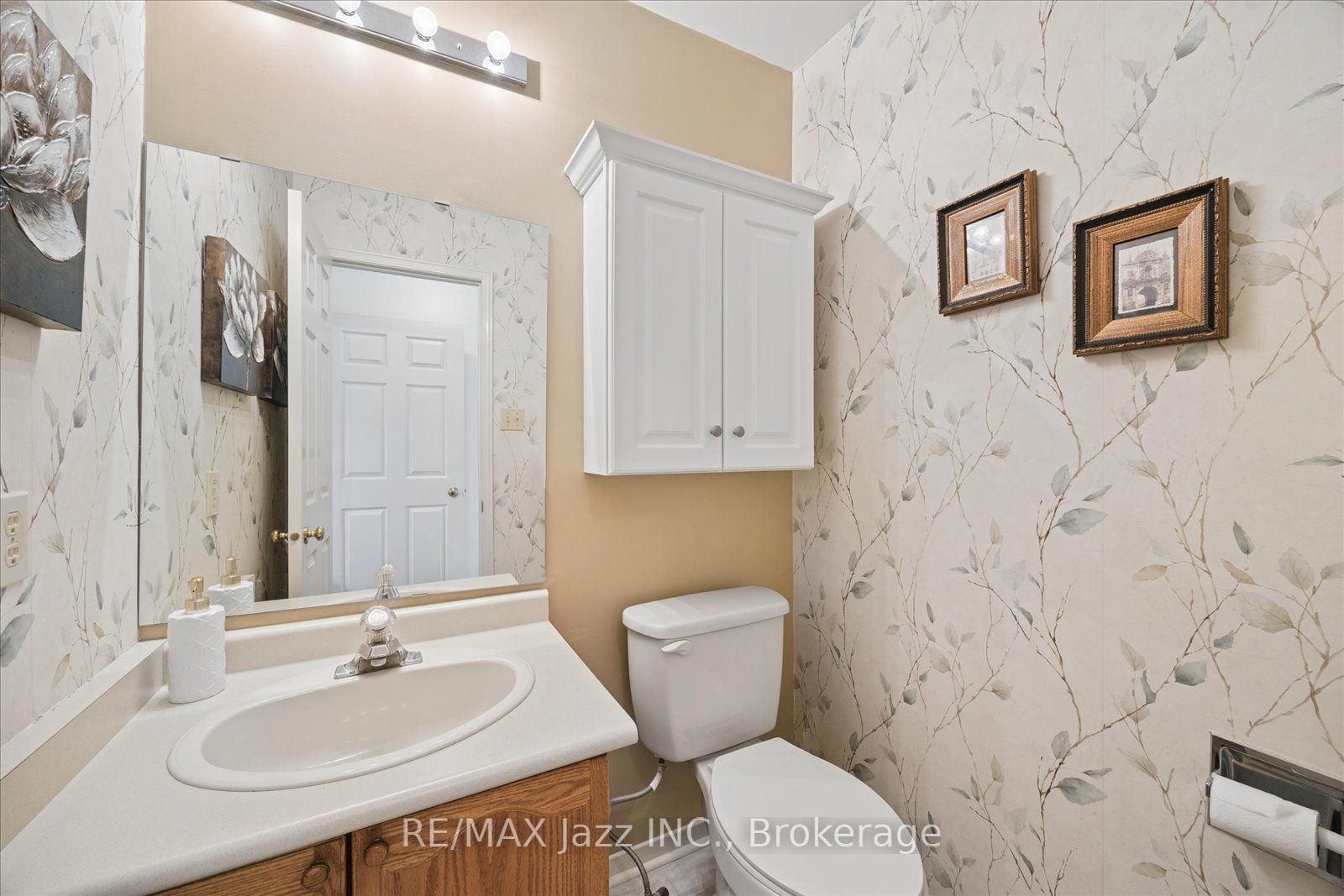 894 Grandview Street N Property Photo 14