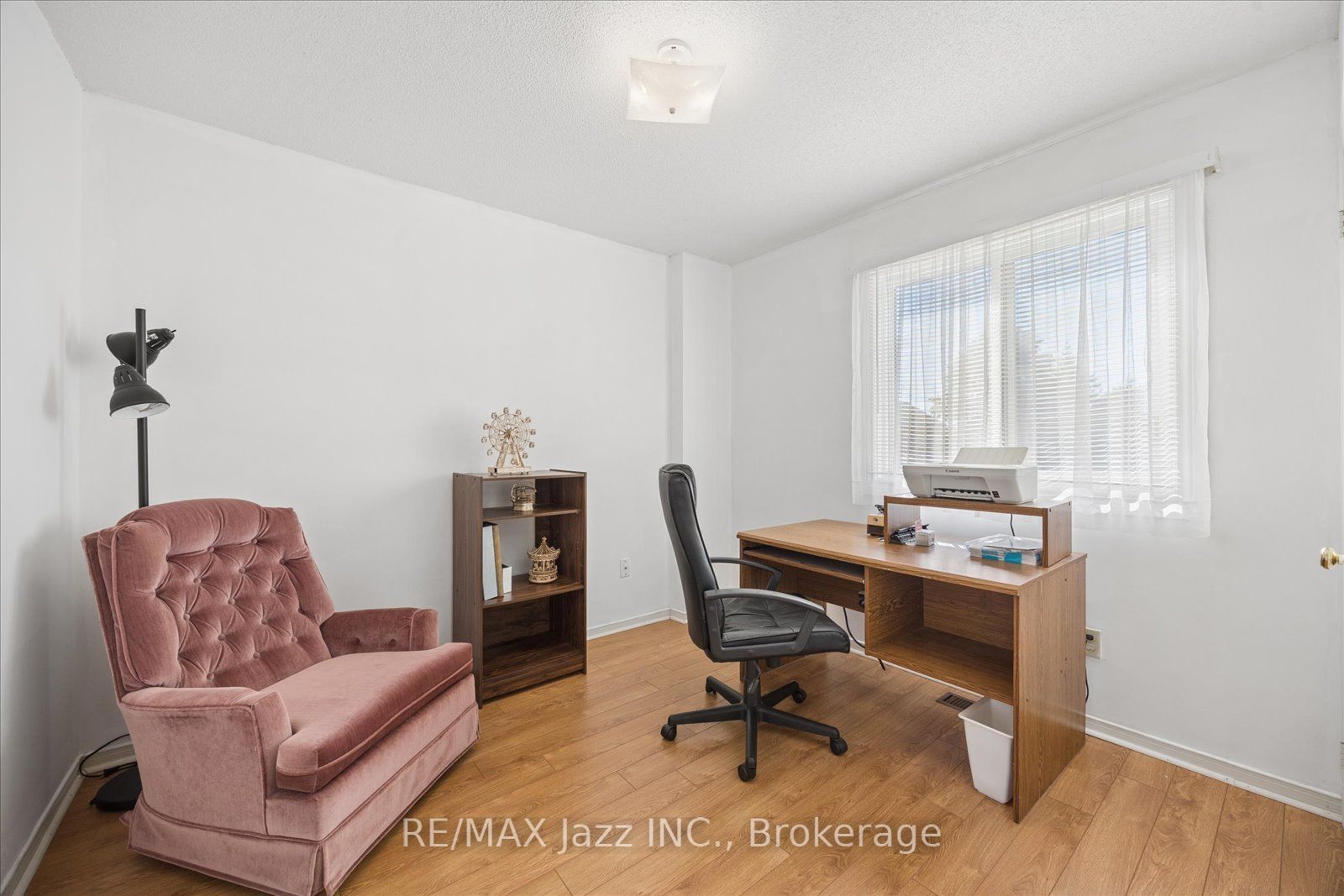894 Grandview Street N Property Photo 22