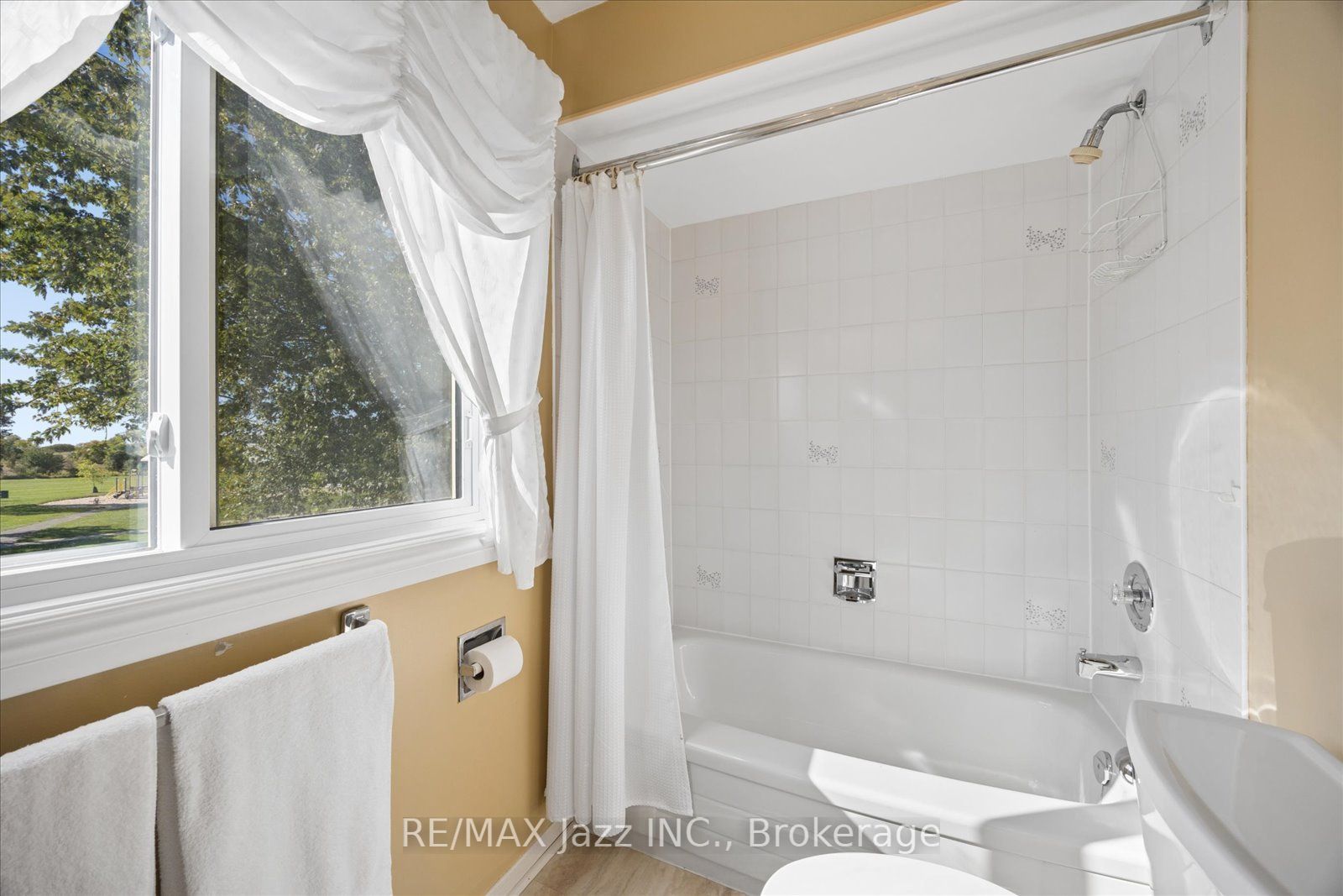 894 Grandview Street N Property Photo 23