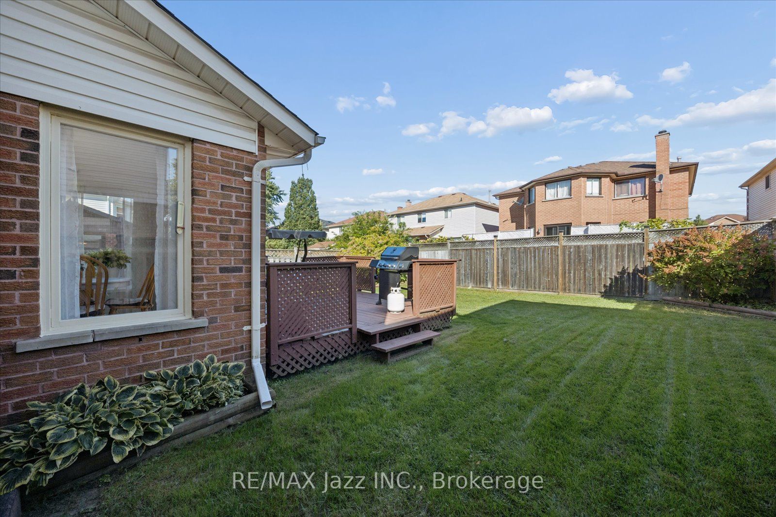 894 Grandview Street N Property Photo 24