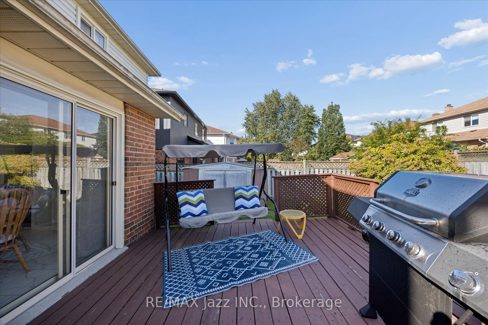 894 Grandview Street N Property Photo 25
