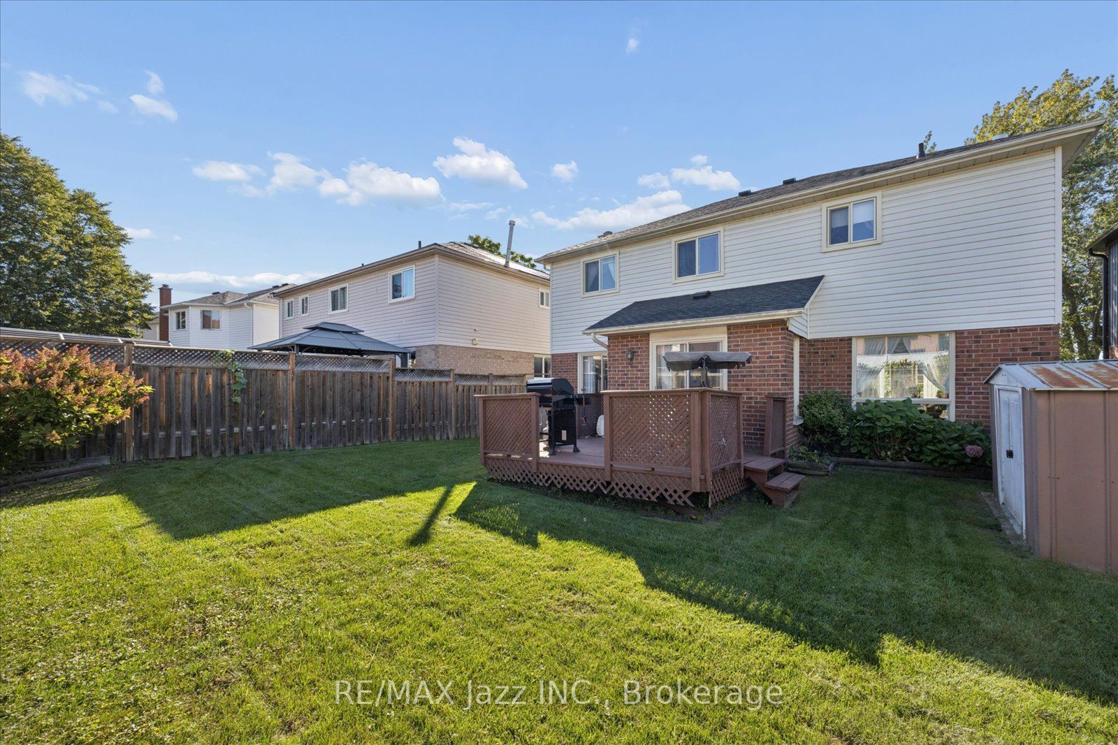 894 Grandview Street N Property Photo 27