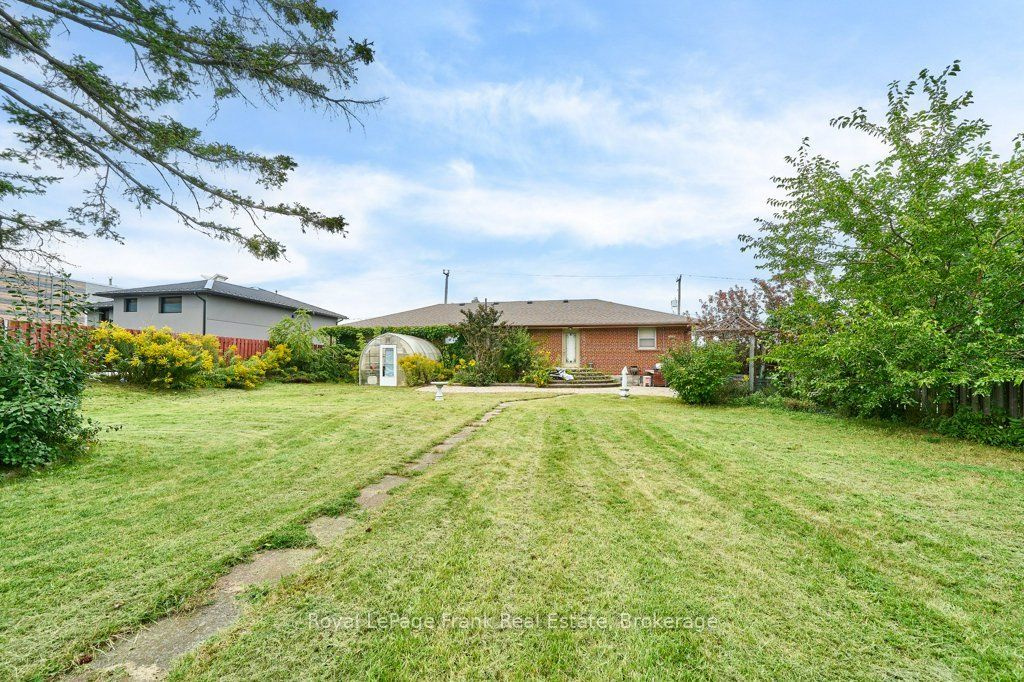 1535 Dundas Street E Property Photo 6