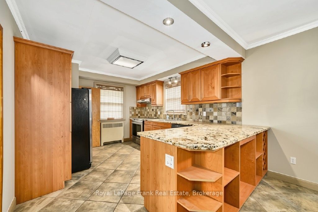 1535 Dundas Street E Property Photo 10