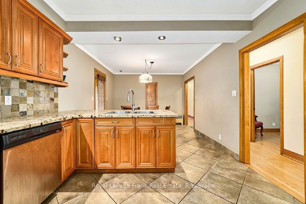 1535 Dundas Street E Property Photo 11
