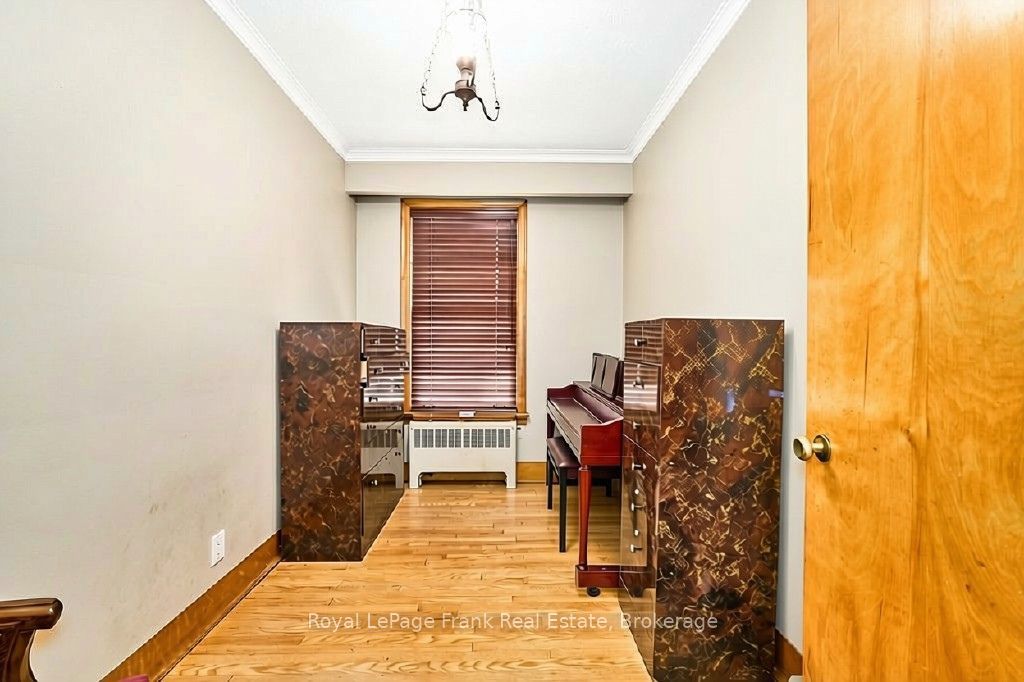 1535 Dundas Street E Property Photo 17