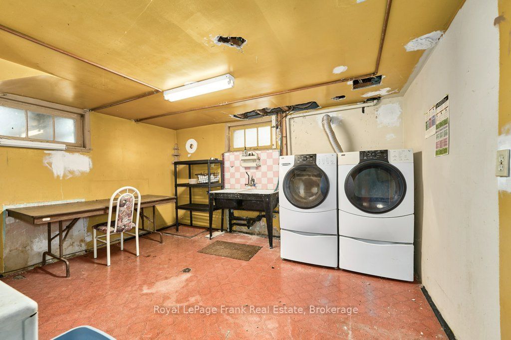 1535 Dundas Street E Property Photo 19