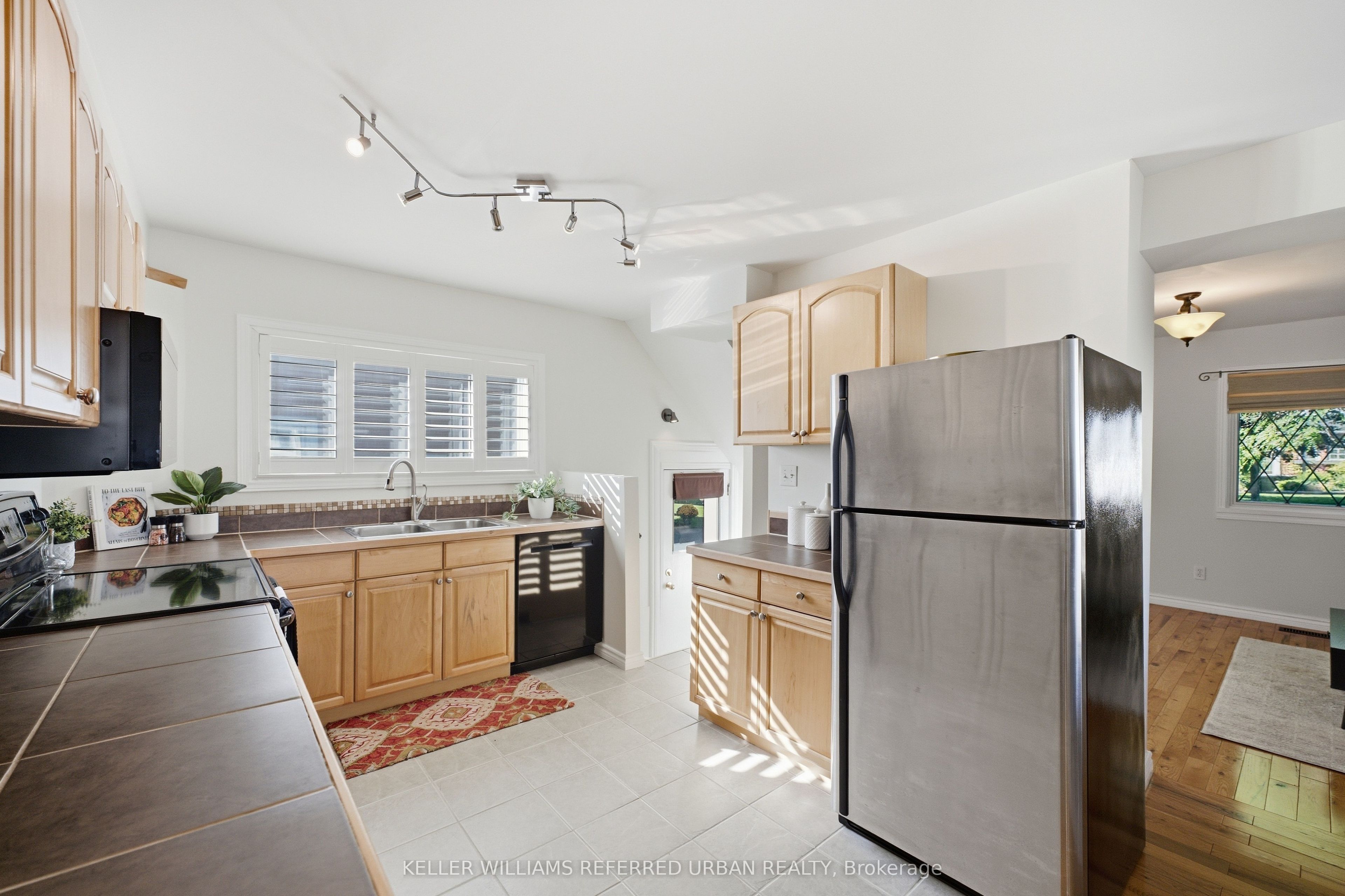 569 Masson Street Property Photo 6